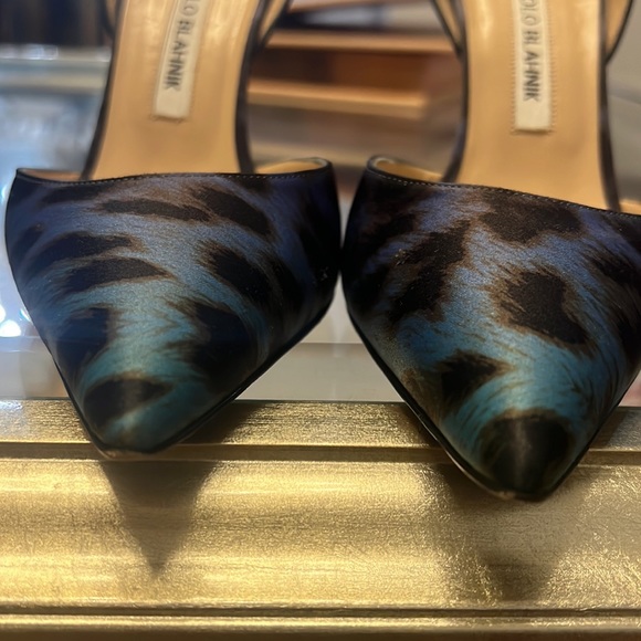 Manolo Blahnik D'Orsay Pointed blue and black print Pumps size 38 - Picture 4 of 5